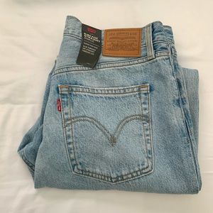 Levi’s Ribcage Straight Ankle Jeans